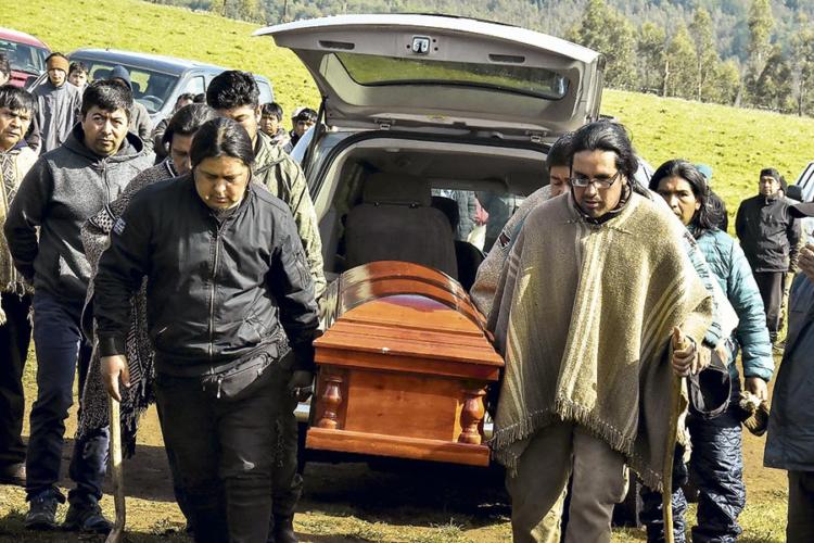 Los restos de Camilo Catrillanca son velados en la comunidad Temucuicui. Foto. Agenciauno