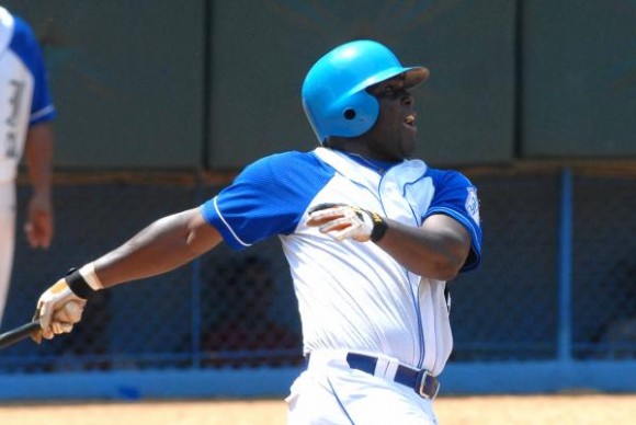 Yoandry Urgellés, uno de los mejores emergentes de la pelota cubana. Foto: Marcelino Vázquez