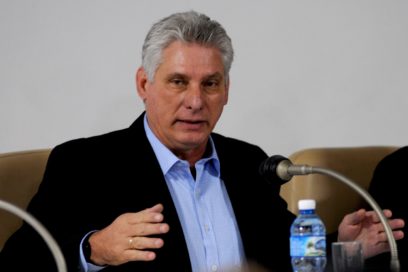 Evalúa presidente de Cuba programas económicos