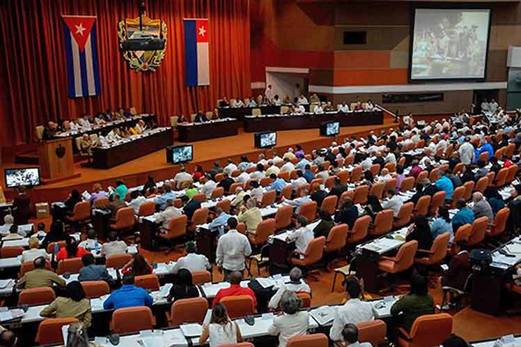 Parlamentarios cubanos prosiguen debates en comisiones