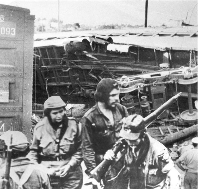 El Comandante Ernesto Guevara acudió al sitio donde fue descarrilado el tren blindado, en Santa Clara. Foto: Archivo Trabajadores