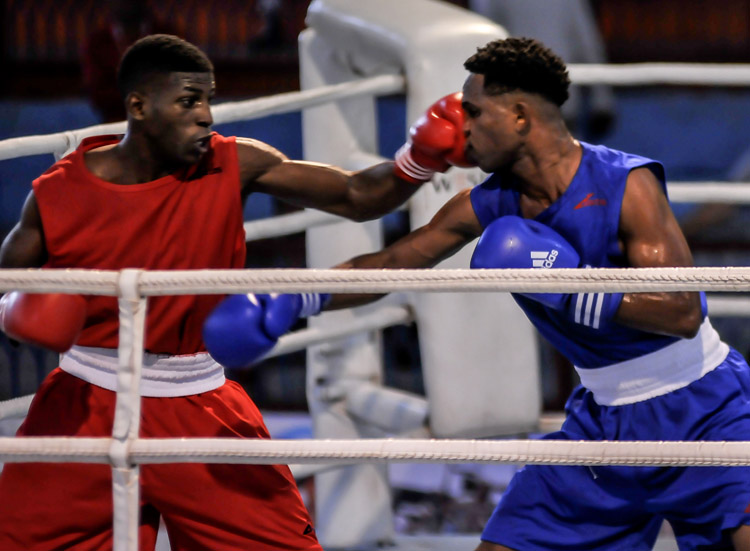 Andy Cruz disertó en Camagüey. Foto José Raúl Rodríguez Robleda