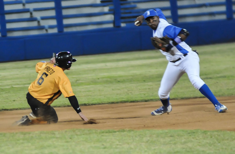 Industriales enfrentará a Villa Clara desde este miércoles. Foto: José Raúl Rodríguez Robleda.