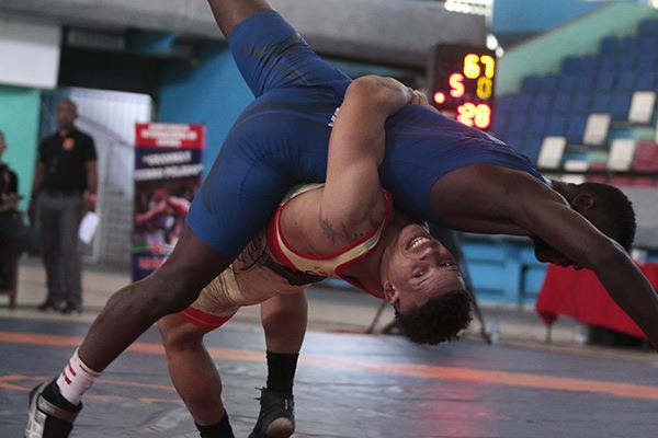 Ismael Borrero ratificó su clase en la Gala Nacional de la lucha cubana. Foto: Calixto N. Llanes