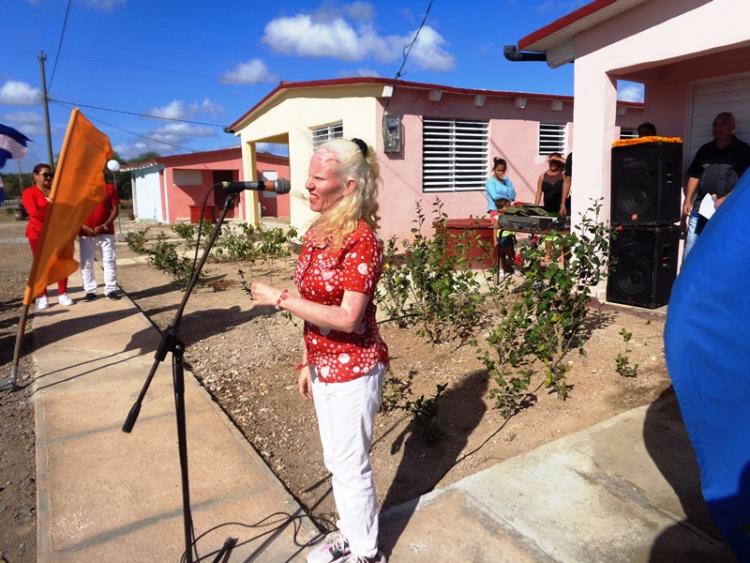 Maryuris Márquez Santiesteban, en nombre de los beneficiados agradeció a la Revolución la entrega.