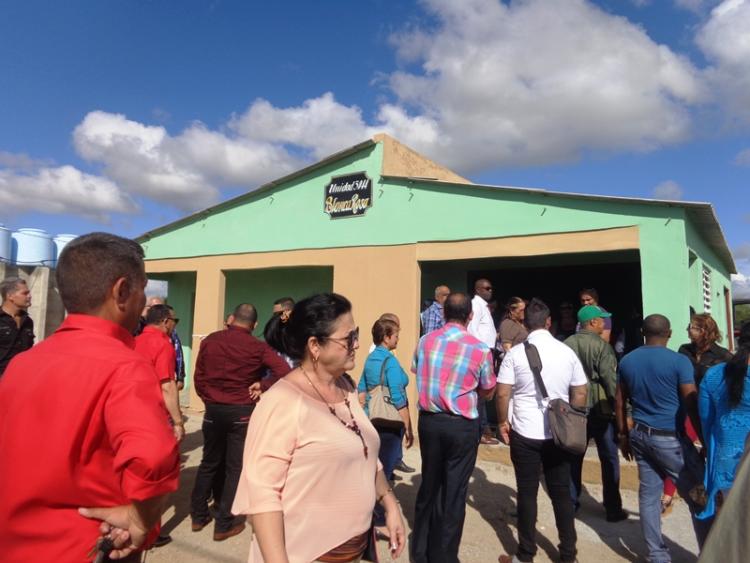 El punto de venta acerca los productos del agro a los comunitarios.