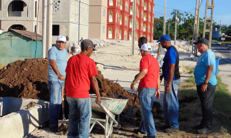 Las jornadas de trabajo voluntario se han multiplicado en los colectivos del sector de la construcción, sobre la base de la utilidad, productividad y organización. Foto: Barreras Ferrán