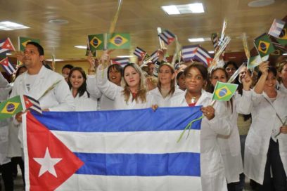 Más médicos cubanos llegan a casa procedentes de Brasil