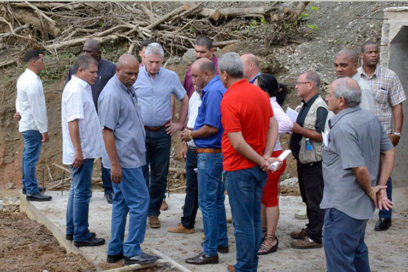 Presidente cubano chequeó programa vial del país