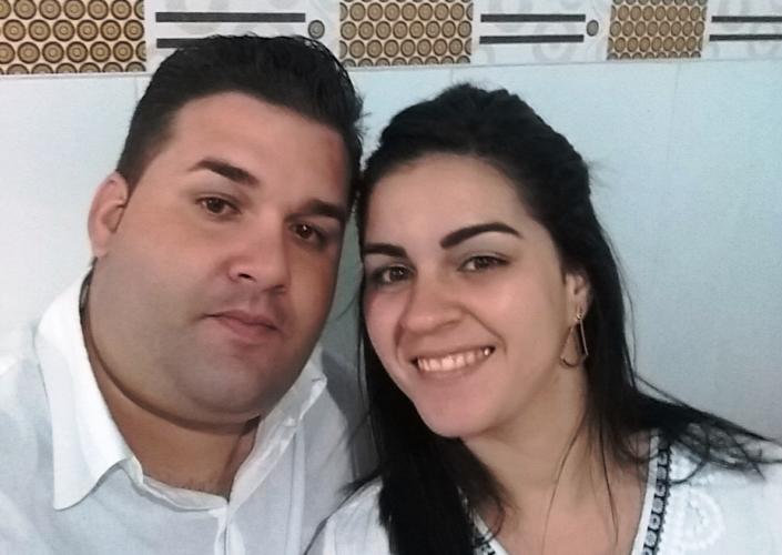 Los médicos espirituanos Leydis Deniz Cabrera y Ernesto Willian Valdés Cuellar, aún reciben mensajes afectuosos desde Brasil. Foto: Cortesía de los entrevistados