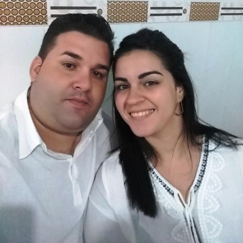 Los médicos espirituanos Leydis Deniz Cabrera y Ernesto Willian Valdés Cuellar, aún reciben mensajes afectuosos desde Brasil. Foto: Cortesía de los entrevistados