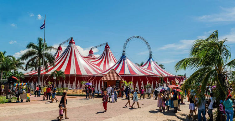 La carpa Trompoloco, sede principal del Circo Nacional de Cuba.