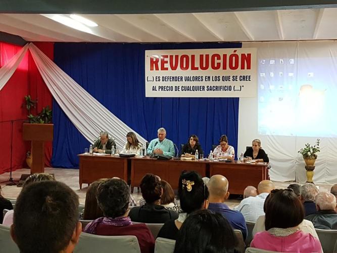 “Todos los organismos tienen que tener plataformas digitales, donde se ofrezcan sus servicios para facilitar la vida”, indicó el Jefe de Estado. Foto: Borís Fuentes