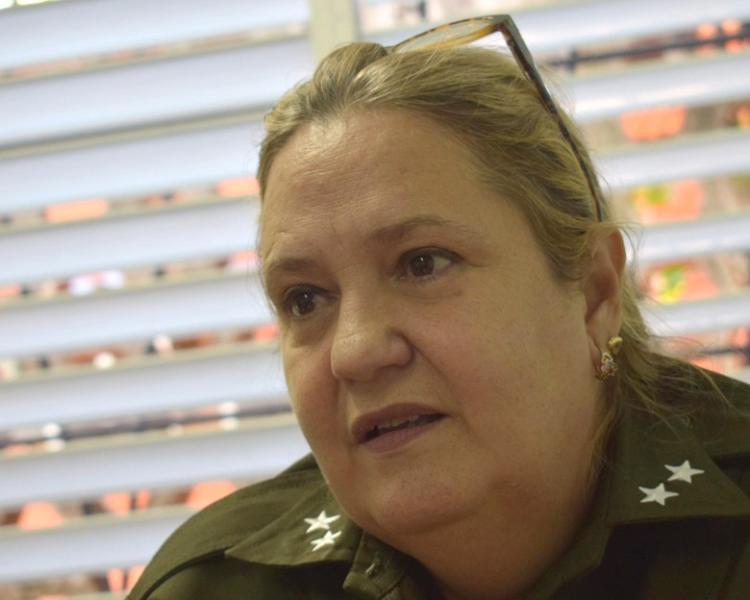 La teniente coronel Lourdes Villegas Carnota, jefa de la Oficina de Trámites del municipio de La Lisa. Foto: Agustín Borrego