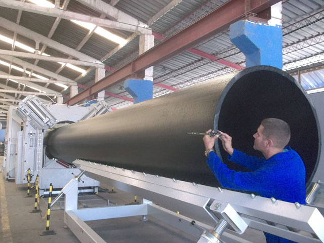 Ciegoplast ratifica su liderazgo industrial en el sistema de los recursos hidráulicos del país, con la puesta en marcha de la nueva línea de producción de tubos de hasta mil 200 mm de diámetro. Foto: José Luis Martínez Alejo
