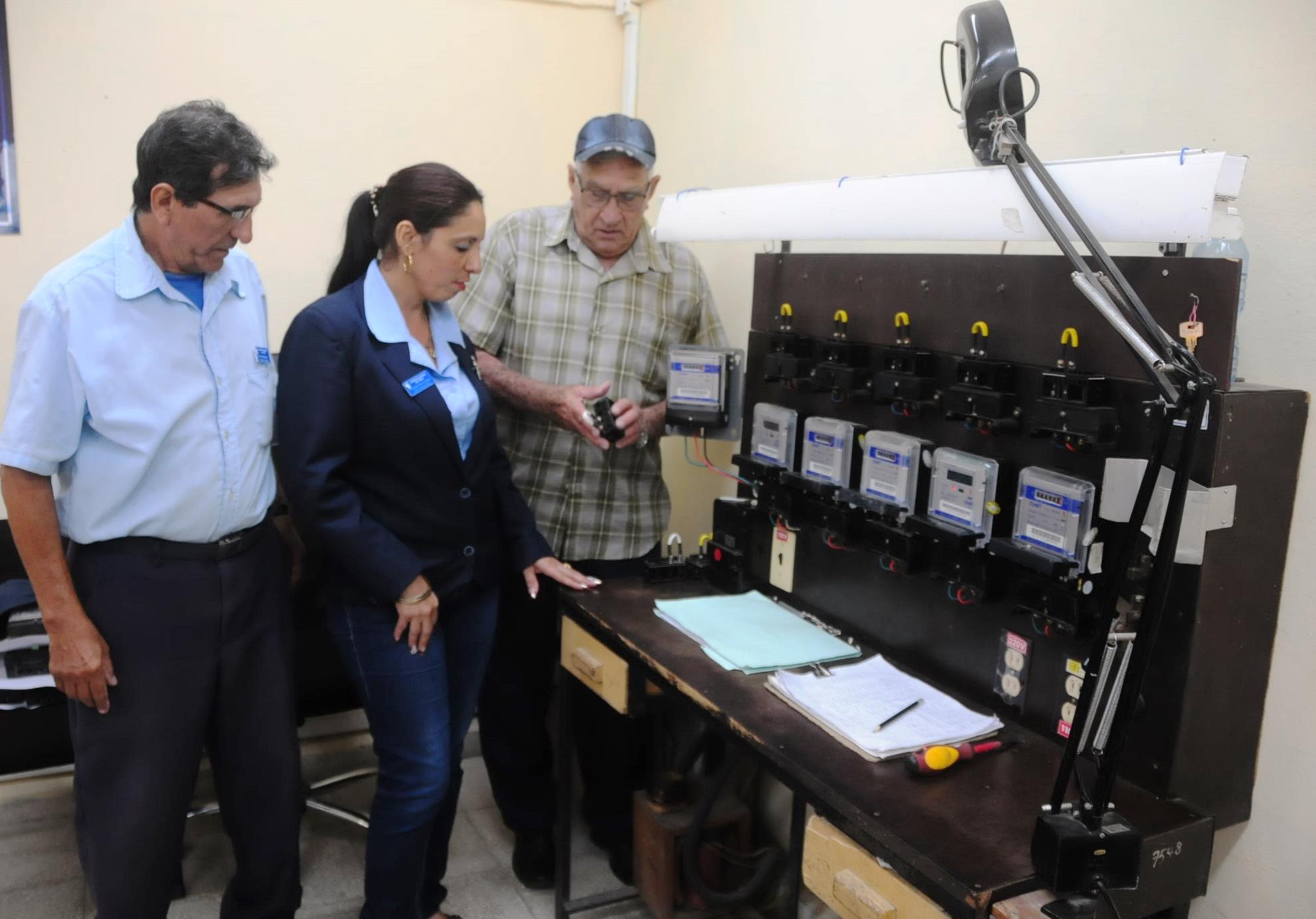 De izquierda a derecha Eddy, Lizandra y Jorge, tres de los autores de la innovación. Foto: Ángel Chimeno Pérez