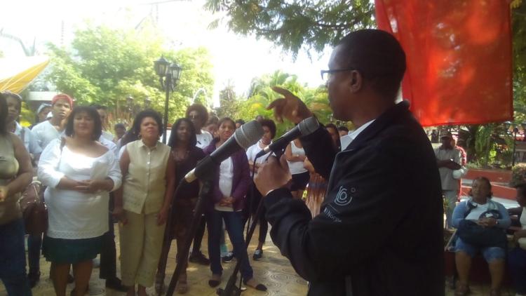 El secretario general del SNTCGS convocó a los trabajadores a elevar la calidad del servicio y a asistir a las urnas el próximo 24 de febrero para dar el voto Sí por la nueva Constitución. Foto: Betty Beatón Ruiz