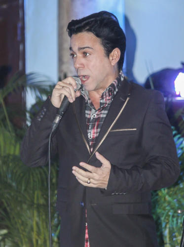 El prestigioso tenor Bernardo Lichilín cautivó a los espectadores a través de la interpretación de los poemas musicalizados La Rosa Blanca, de José Martí; y Mi Habana, de Olga Navarro, con música de R. Casas Romero; y La Guantanamera, de Joseíto Fernández. Foto: Isabel Aguilera Aguilar