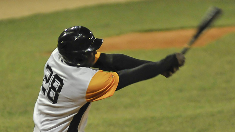 William Saavedra empujó tres carreras en el tercer partido contra Las Tunas. Foto: José Raúl Rodríguez Robleda