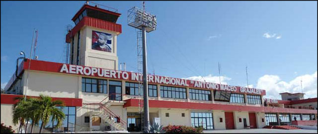 Aeropuerto internacional de Santiago de Cuba Antonio Maceo Grajales.