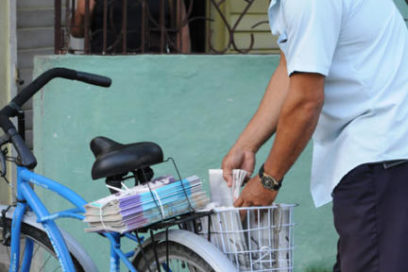Año nuevo, bicicletas nuevas para carteros de Banes