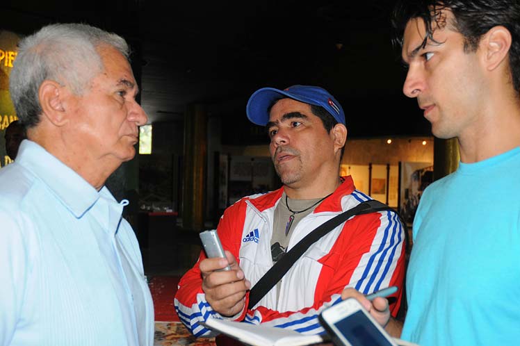 Higinio Vélez ofrece declaraciones a la prensa cubana. Foto: Prensa Latina