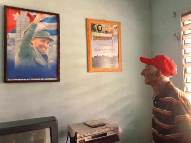Un retrato del Comandante en Jefe custodia la casa de José, en el poblado mayaricero de Guaro. Foto: Lianne Fonseca Diéguez