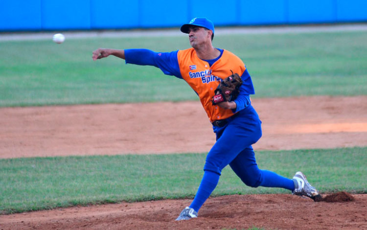 Pedro Álvarez Jiménez con una actuación de leyenda ante Villa Clara. Foto: Carolina Vilches Monzón.
