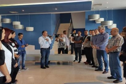 Presidente cubano visita laboratorios de medicamentos en la capital