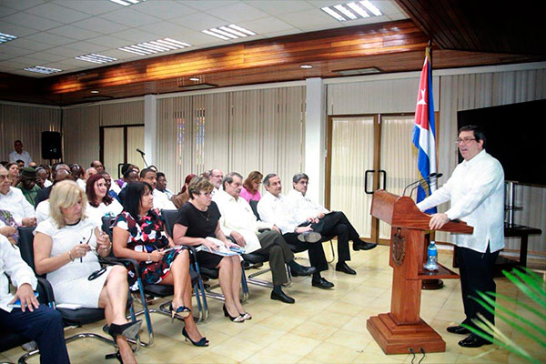 Canciller cubano llama a la comunidad internacional a defender la paz en la región