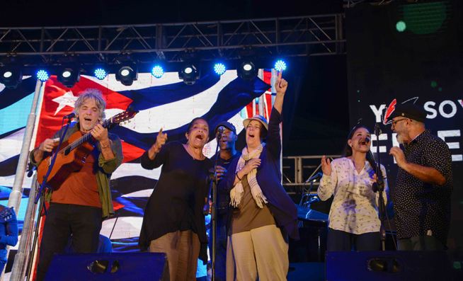 Realizan concierto por la victoria organizado por la Unión de Jóvenes Comunistas (UJC) y el Ministerio de Cultura (MNCULT), en la escalinata de La Universidad, en La Habana, Cuba, el 25 de febrero de 2019. ACN FOTO/Ariel LEY ROYERO