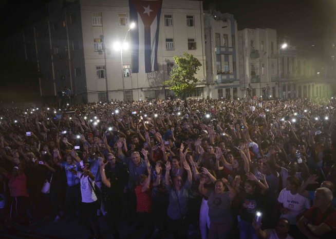 Público asistente al concierto por la victoria organizado por la Unión de Jóvenes Comunistas (UJC) y el Ministerio de Cultura (MNCULT), en la escalinata de La Universidad, en La Habana, Cuba, el 25 de febrero de 2019. ACN FOTO/Ariel LEY ROYERO