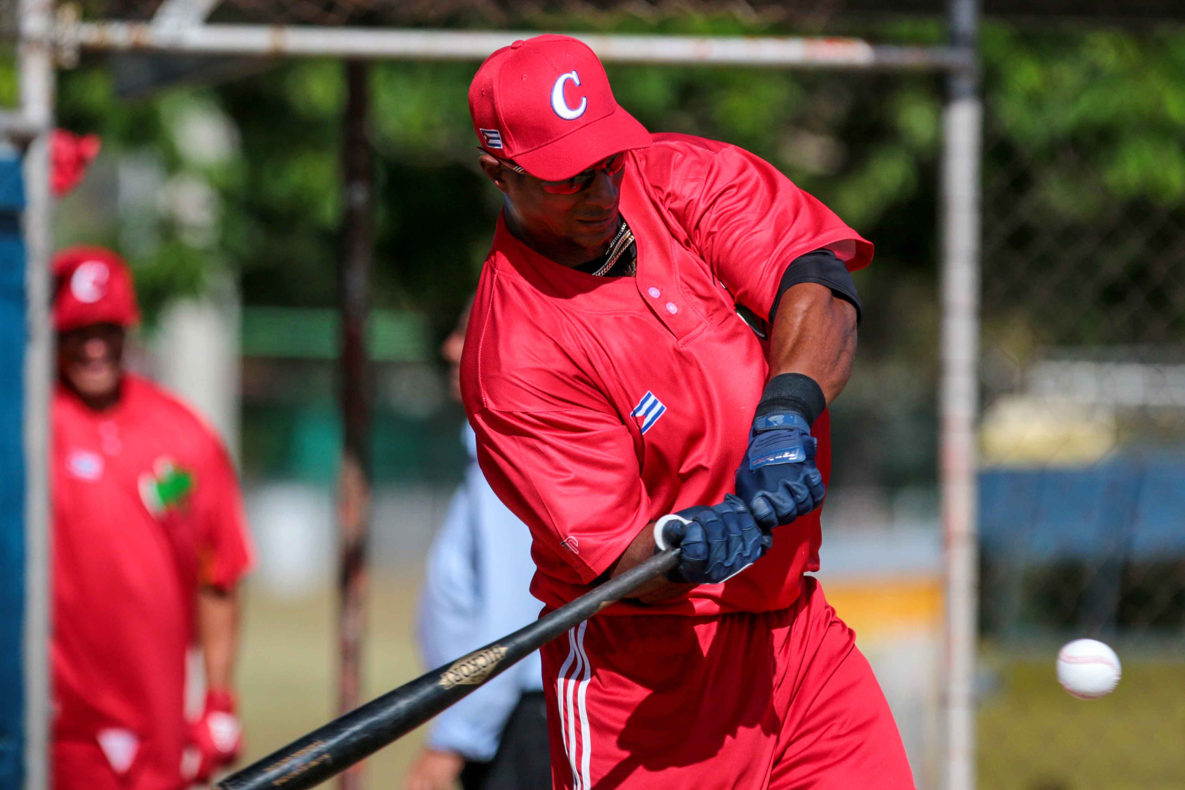 Yurisbel Gracial durante el entrenamiento los Leñadores de Las Tunas, en el estadio Jairman Field de la Ciudad del Saber, en la Ciudad de Panamá. Foto Roberto Morejon
