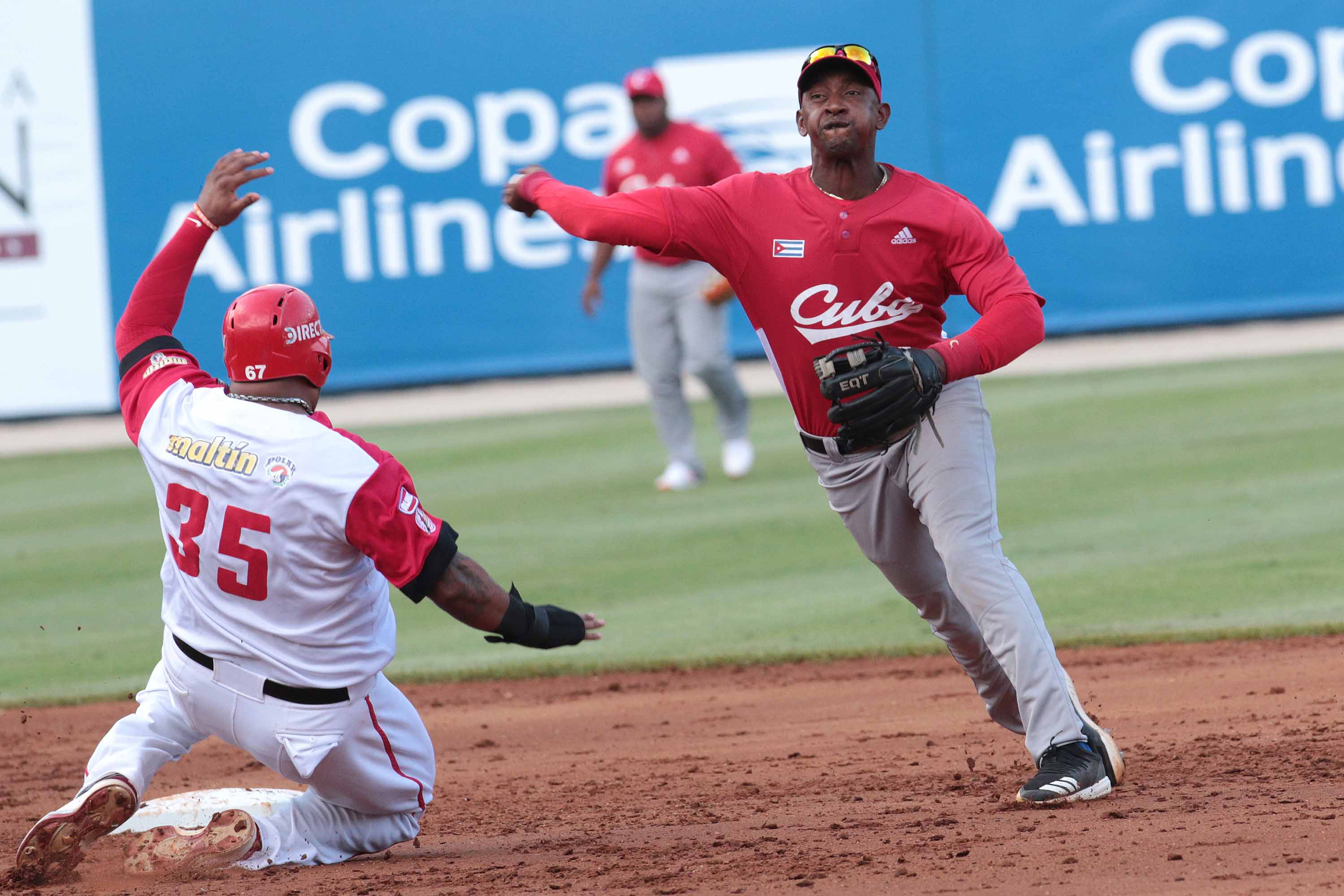 Leñadores de Las Tunas, de Cuba, cae ante Cardenales de Lara, de Venezuela, en partido del grupo A de la edición 61 de Serie del Caribe de Béisbol, en el estadio Rob Carew, en Ciudad de Panamá, Panamá, el 6 de febrero de 2019. Foto Roberto Morejón Rodríguez / Periódico JIT