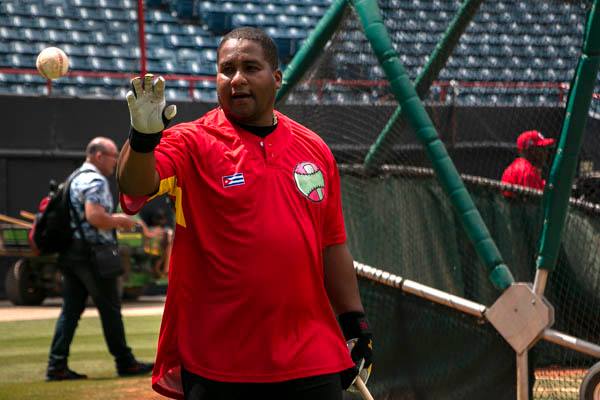 Alfredo Despaigne no le ha ido bien contra los Cardenales. Lleva de 3-0. Foto: Roberto Morejón