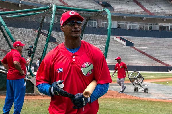 Yurisbel Gracial dio su primer hit en la Serie del Caribe. Foto: Roberto Morejón( Jit