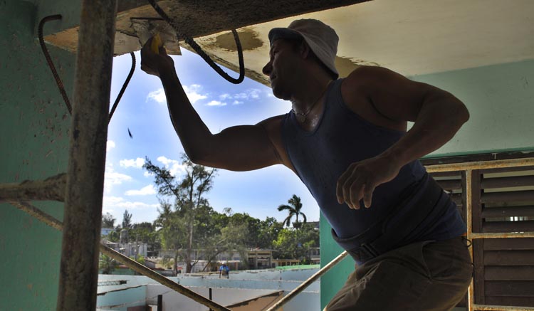 Recuperación de la Escuela Osvaldo Sánchez, ubicada en el reparto Martí, municipio Cerro. Foto: Agustín Borrego Torres