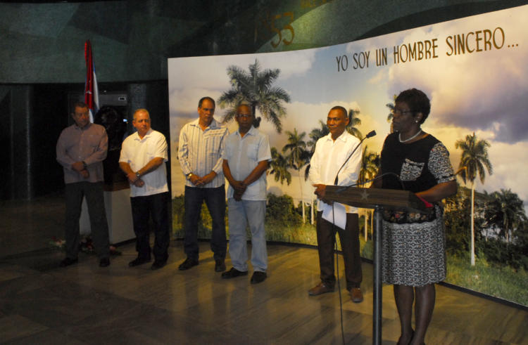 “Necesitamos y necesitaremos de actitudes y actuaciones como las de ustedes”, expresó Osaris Martínez, integrante del secretariado del SNTHT. Foto Agustín Borrego Torres