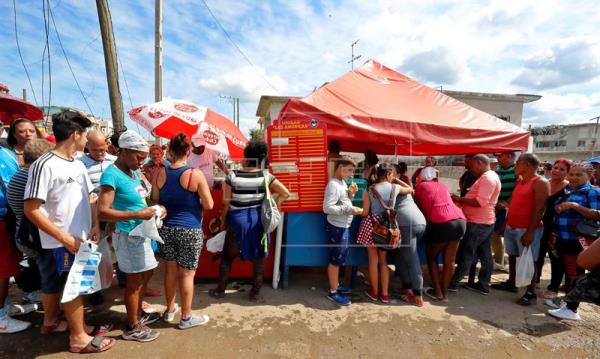 Comercio y gastronomía crea carpas de alimentación para damnificados del Tornado en La Habana. Recuperación
