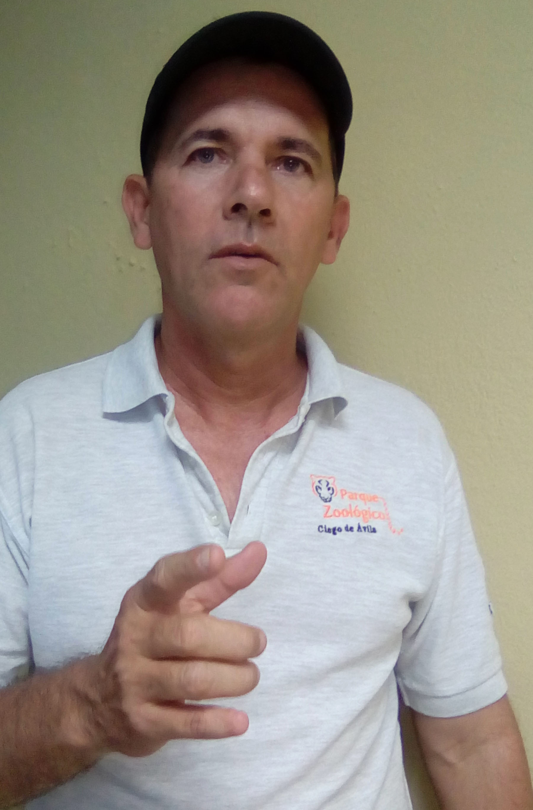 Ariel González Moleiro, trabajador del Complejo Parque Zoológico, en la ciudad de Ciego de Ávila. Foto: José Luis Martínez Alejo