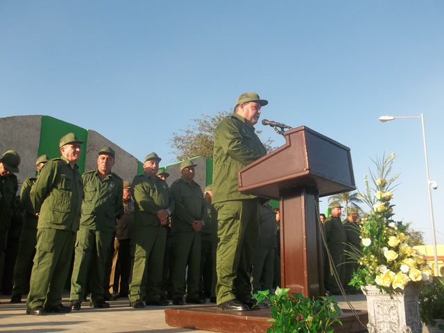 “Los jóvenes tienen el legítimo privilegio y la responsabilidad de pelear contra todo lo que intente obstaculizar la continuidad de la construcción del Socialismo”, expresó en su discurso Félix Duarte Ortega, presidente del Consejo de Defensa Provincial en Ciego de Ávila. Foto: José Luis Martínez Alejo