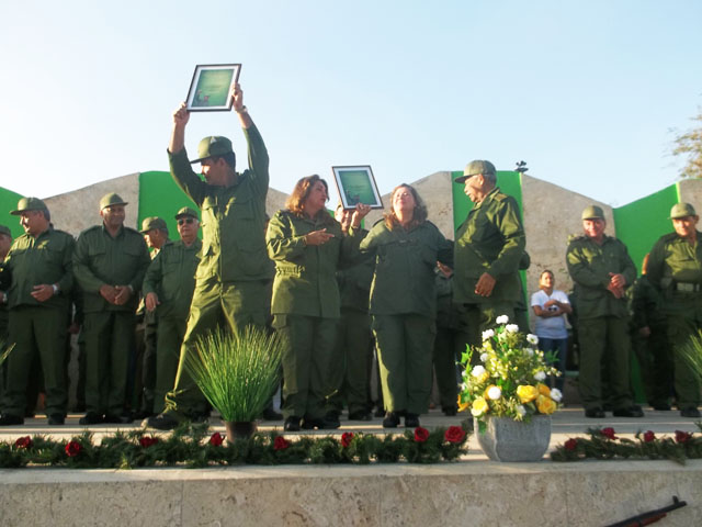 Fueron estimulados los mandos de las regiones militares y los Consejo de Defensa Provincial de Matanzas, Cienfuegos, Villa Clara, Sancti Spíritus y Ciego de Ávila. Foto: José Luis Martínez Alejo