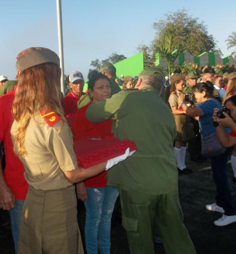 Momento de merecido reconocimiento a los más destacados en la preparación para la defensa durante el año 2018. Foto: José Luis Martínez Alejo