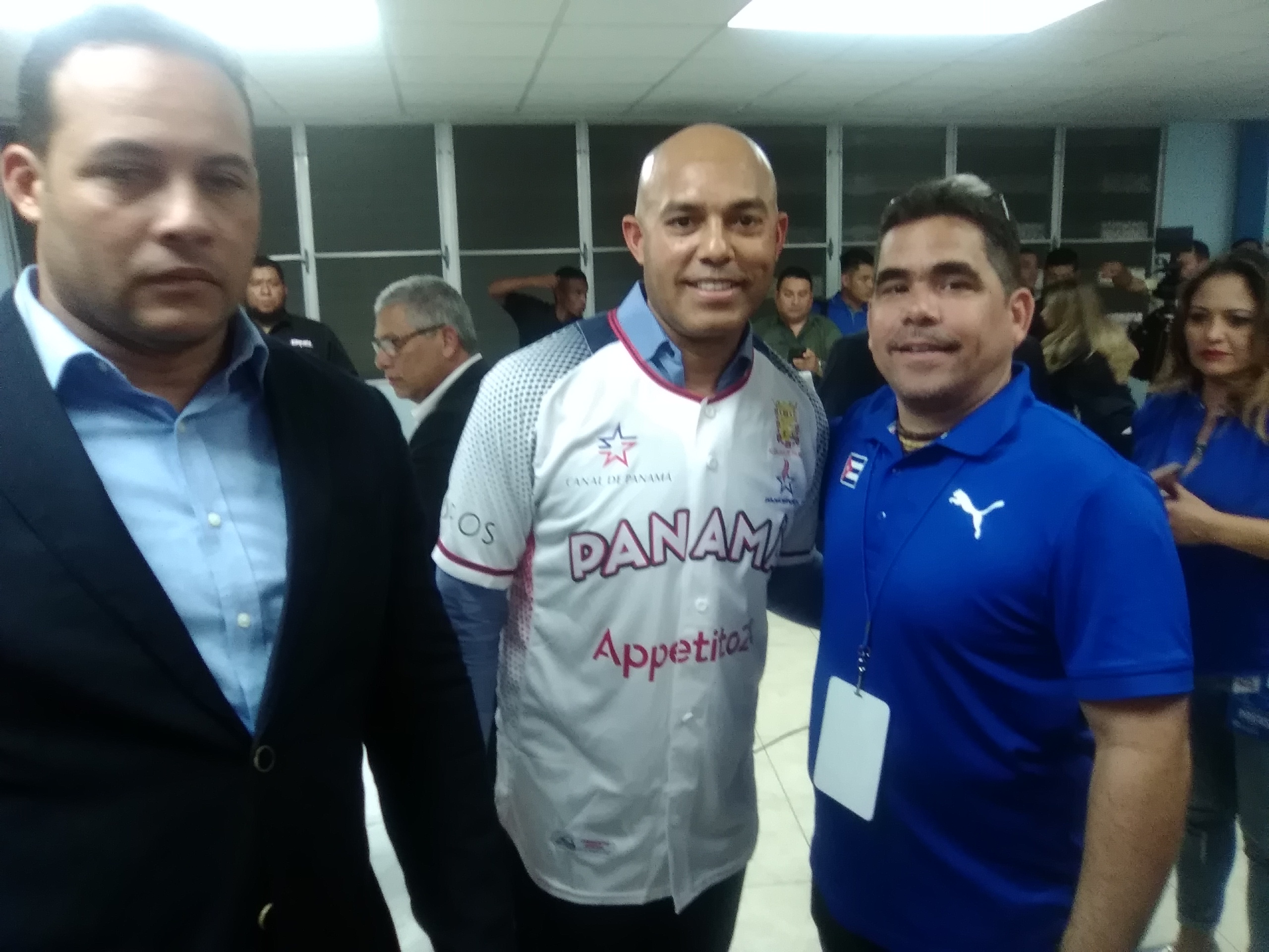 Mariano Rivera y el autor del texto.