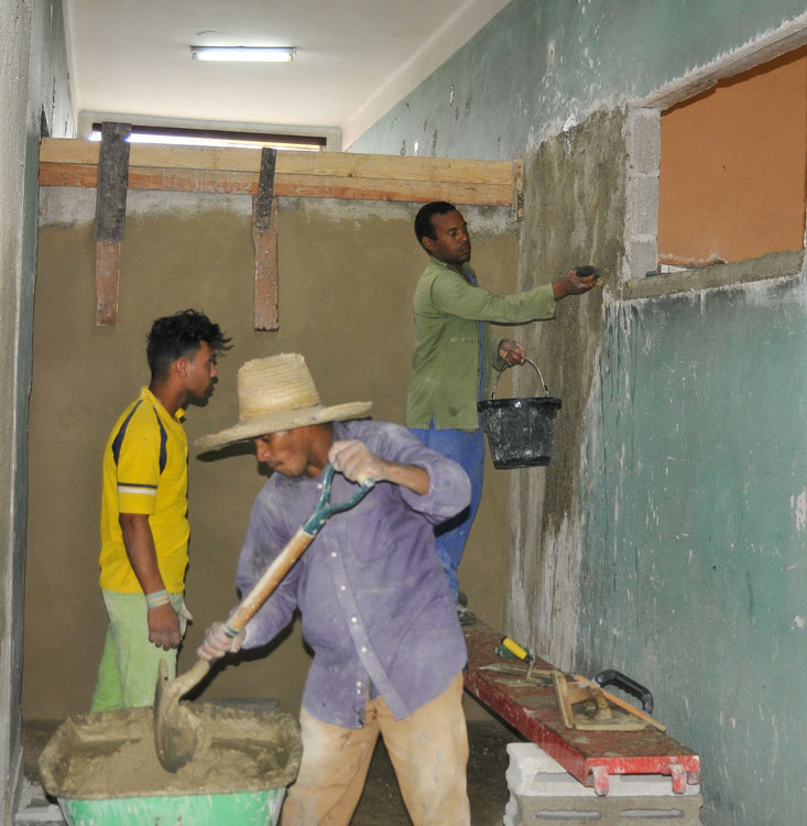 Recuperación y construcción de viviendas en el municipio de 10 de Octubre por brigadas del contingente Blas roca y y por cooperativas no agropecuarias de la construcción . 15 de Feb 2019 Foto José Raúl Rodríguez Robleda