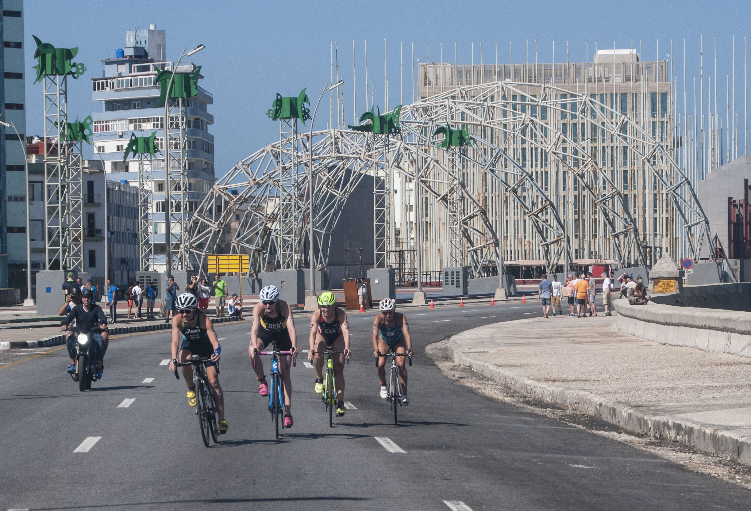 El Triatlón resulta un espectáculo para todo el pueblo capitalino. Foto: José Raúl Rodríguez Robleda
