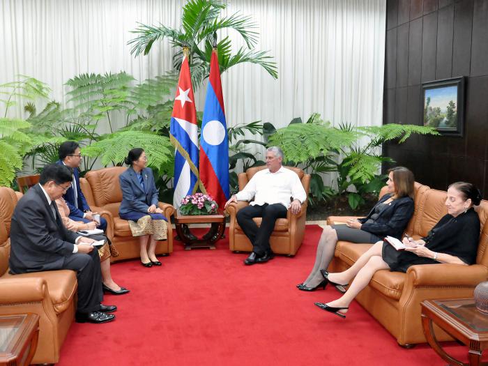 Miguel Díaz-Canel Bermúdez, recibió este miércoles en el Palacio de la Revolución a Pany Yathotou, Presidenta de la Asamblea Nacional de la República Democrática Popular de Laos