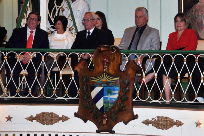 Recibe Eusebio Leal el Título Doctor Honoris Causa en relaciones internacionales, que concede el Instituto Superior de Relaciones Internacionales (ISRI) de Cuba, en el Teatro Martí.