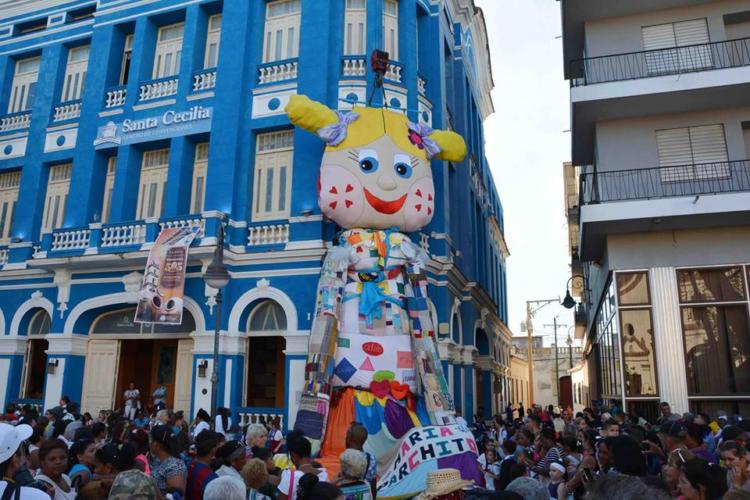 muñeca gigante Camagüey