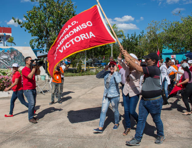 bandera XXI congreso ctc sigue en camagüey
